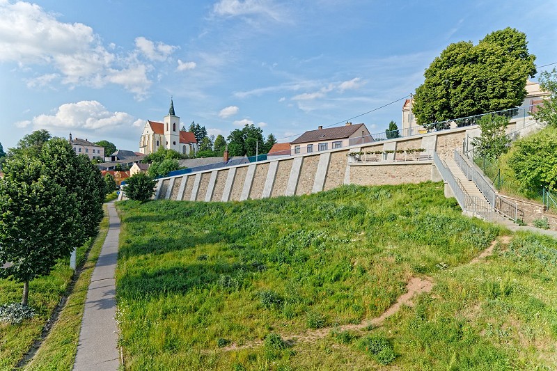 Letovice, opěrná zeď